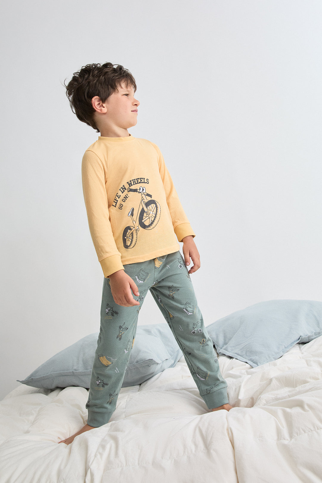 PIJAMA LARGO NIÑO WHEELS  AMARILLO
