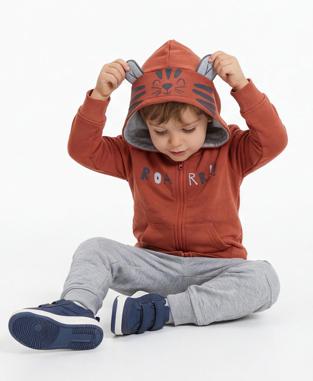 CHÁNDAL CON CAPUCHA NIÑO ROJO