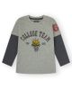 CAMISETA COLLEGE TEAM BOY. GRIS